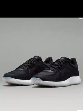 Lululemon strongfeel train sneakers